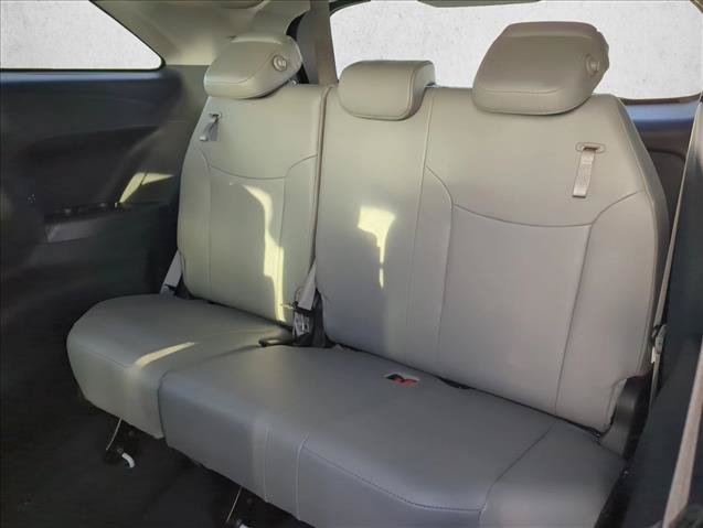 Certified 2025 Toyota Sienna XLE FWD image 9