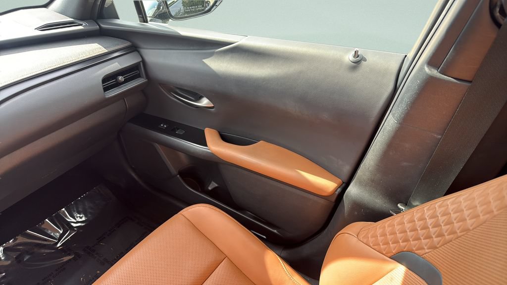 Used 2021 Lexus UX 200 w/ Premium Package FWD image 13