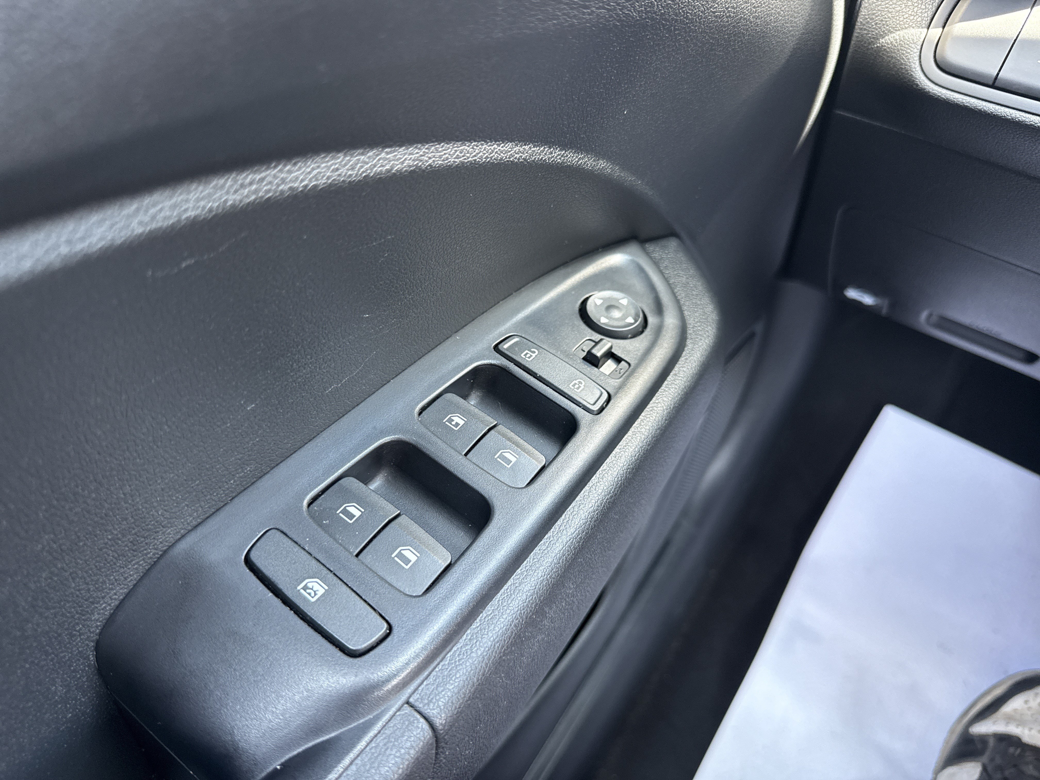 Used 2021 Hyundai Venue SE FWD image 16