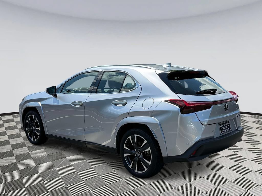 Used 2025 Lexus UX 300h AWD w/ Accessory Package (Z1) image 4