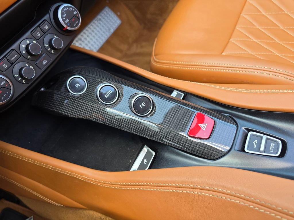Used 2015 Ferrari California T RWD image 38