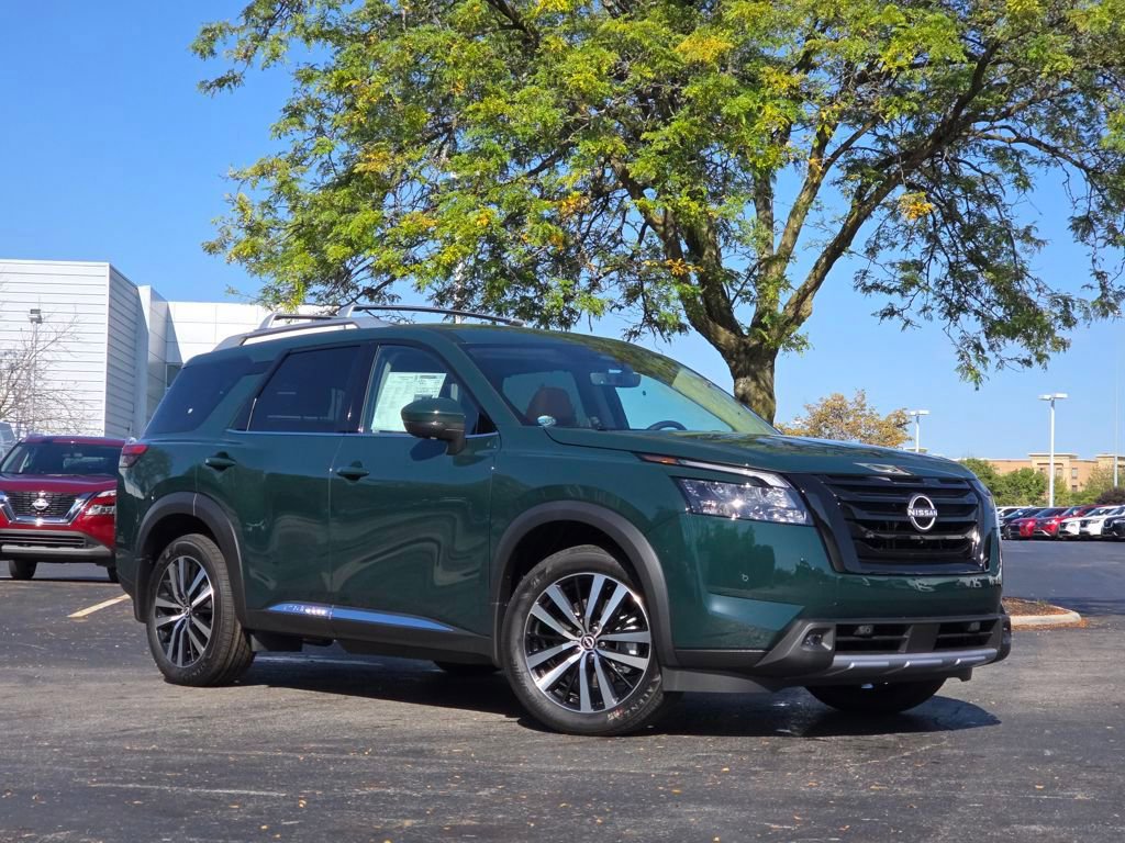 New 2025 Nissan Pathfinder Platinum w/ Black Appearance Package