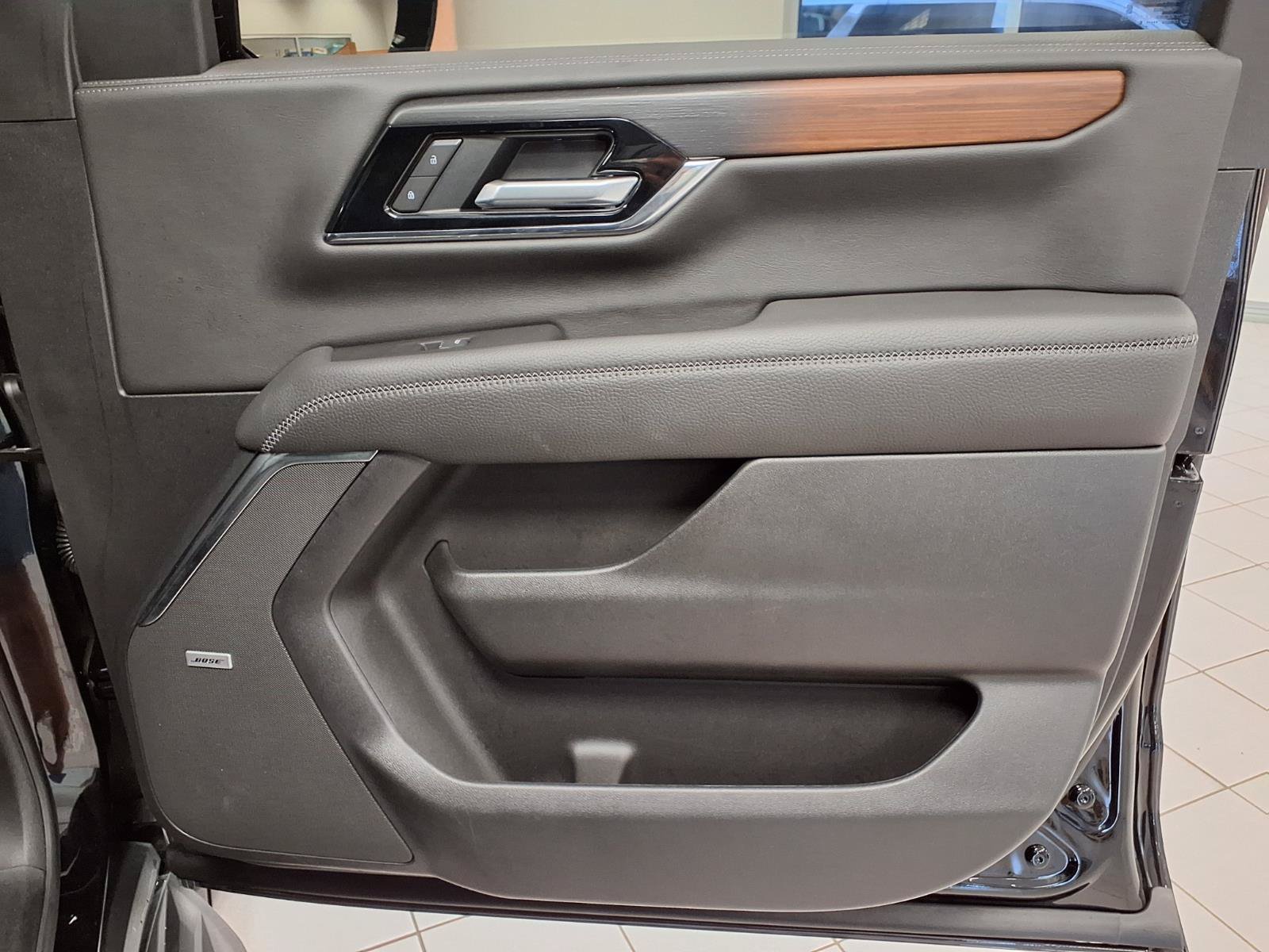 Used 2026 GMC Yukon Denali AWD/4WD image 12