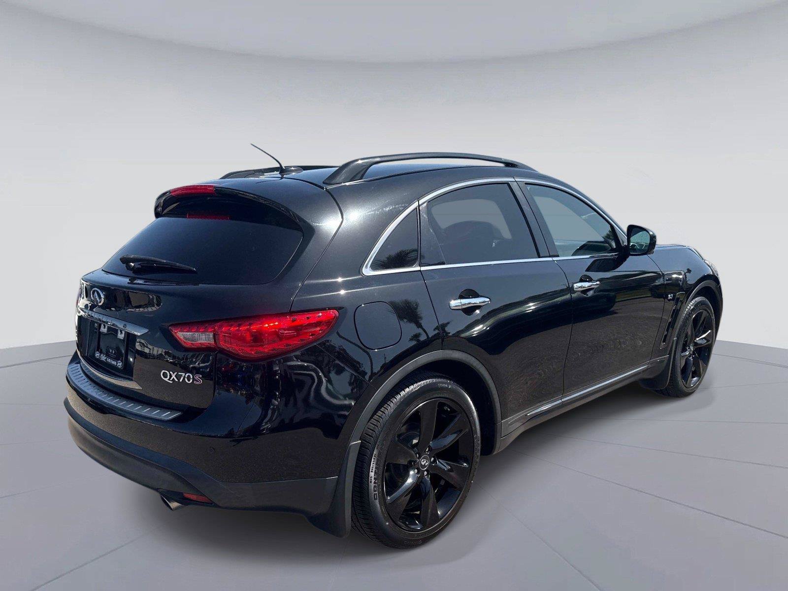 Used 2017 INFINITI QX70 2WD w/ Premium Package image 3