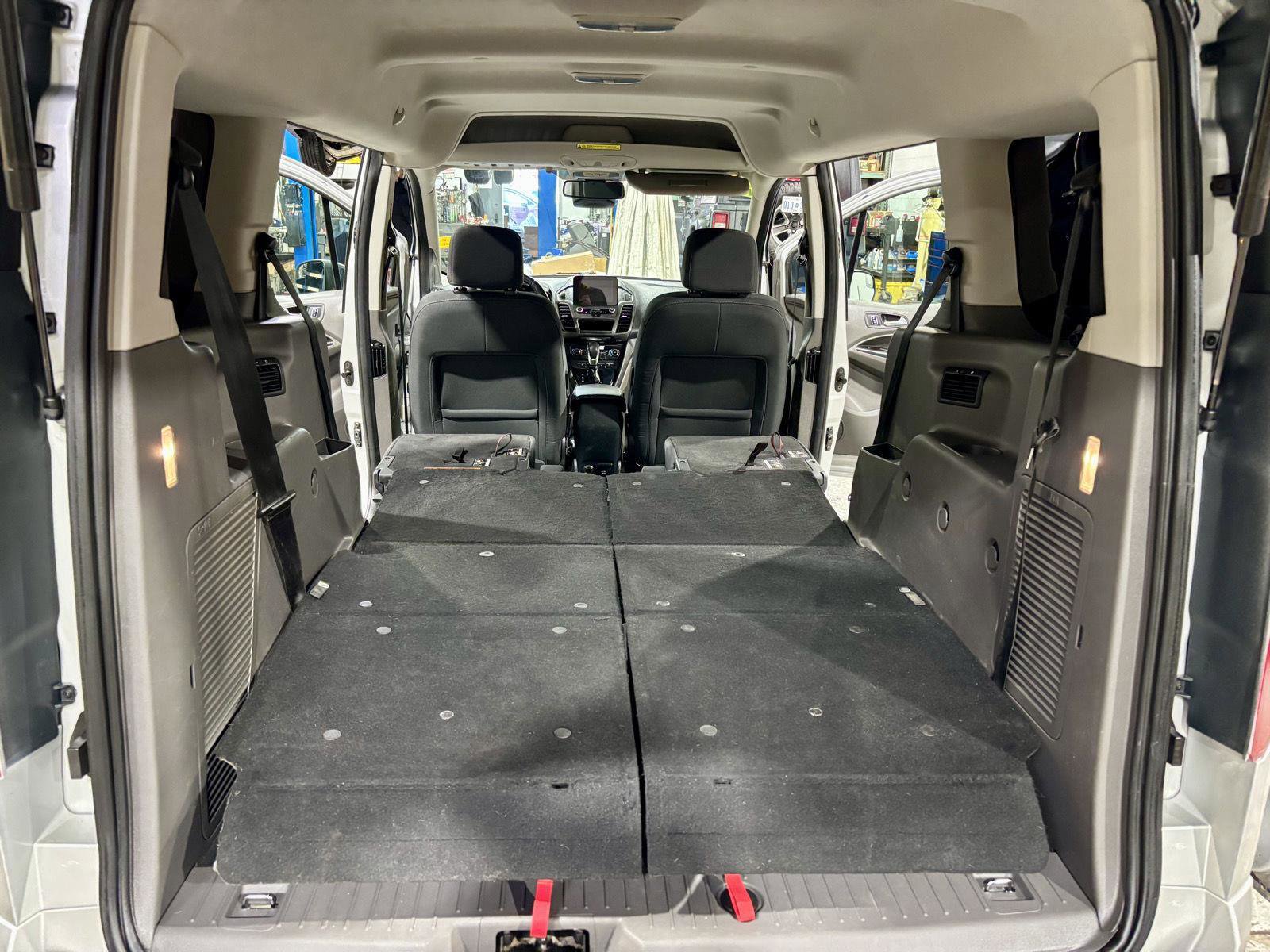 Used 2019 Ford Transit Connect XLT w/ Driver-Assist Package image 39