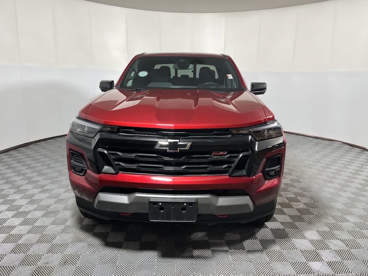 Used 2024 Chevrolet Colorado Z71 w/ Z71 Convenience Package 2 AWD/4WD image 3