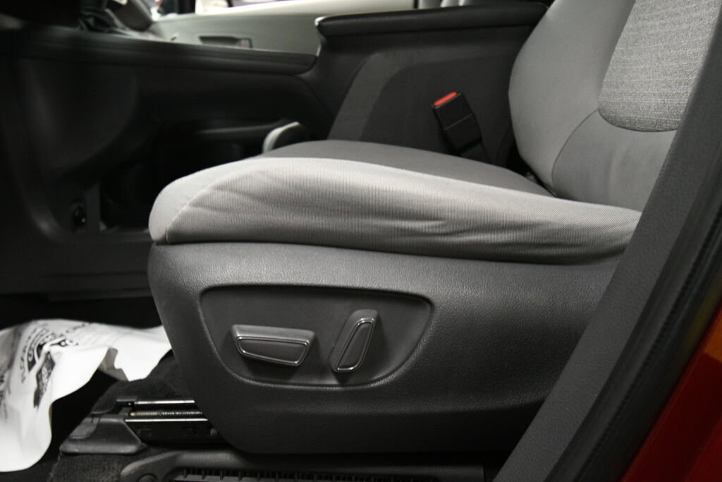 Used 2021 Toyota Sienna LE FWD image 10