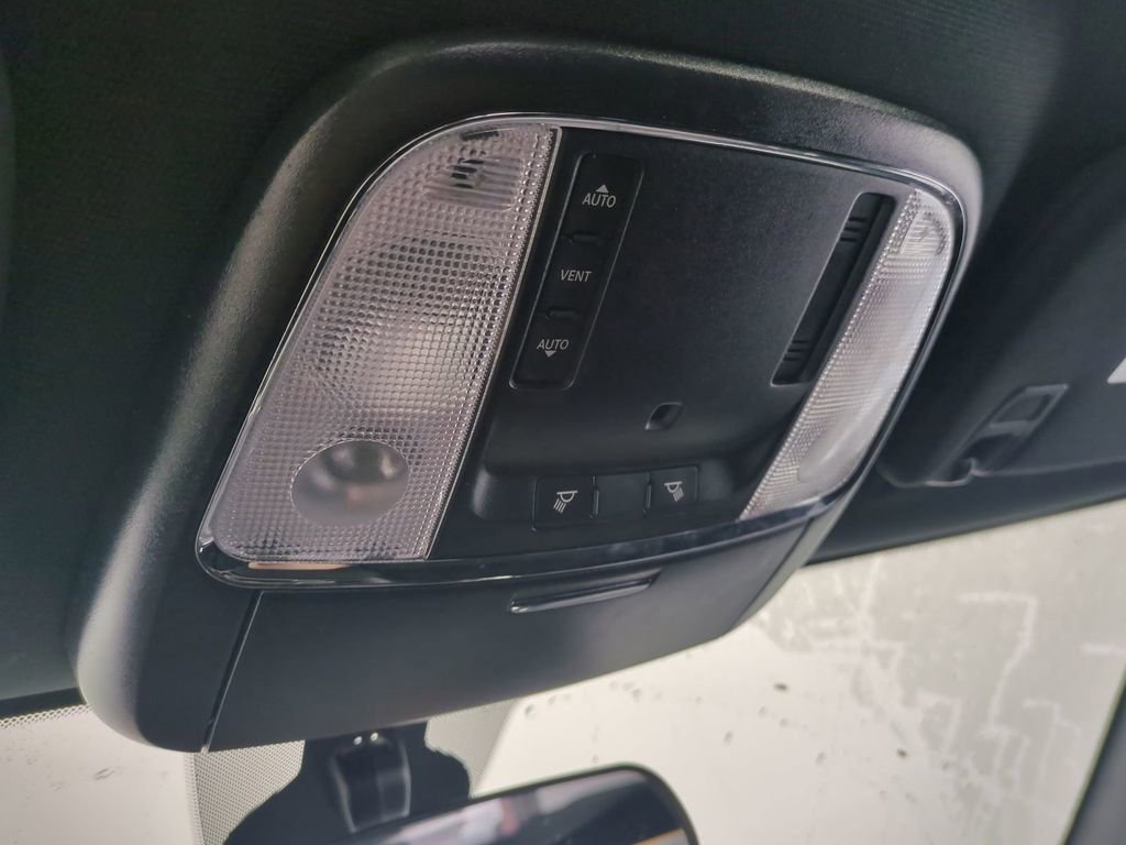 Used 2020 Jeep Grand Cherokee Laredo image 23