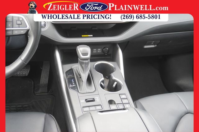 Used 2023 Toyota Highlander XLE image 18