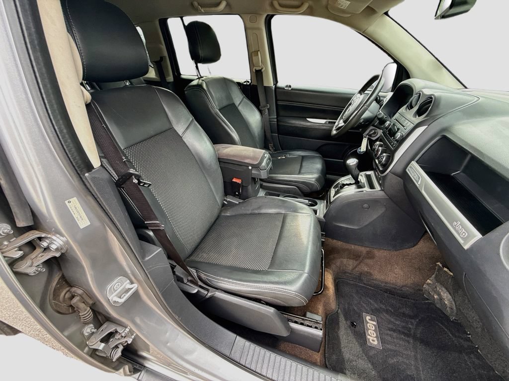 Used 2014 Jeep Compass Latitude FWD image 28
