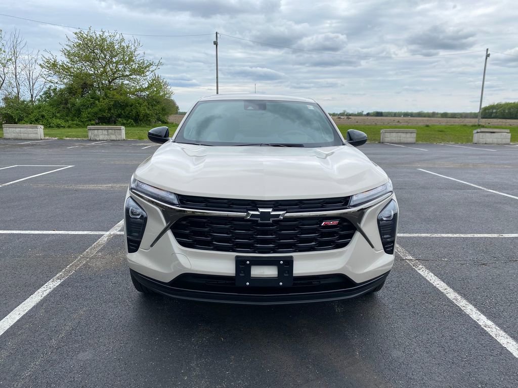 New 2026 Chevrolet Trax RS FWD image 2