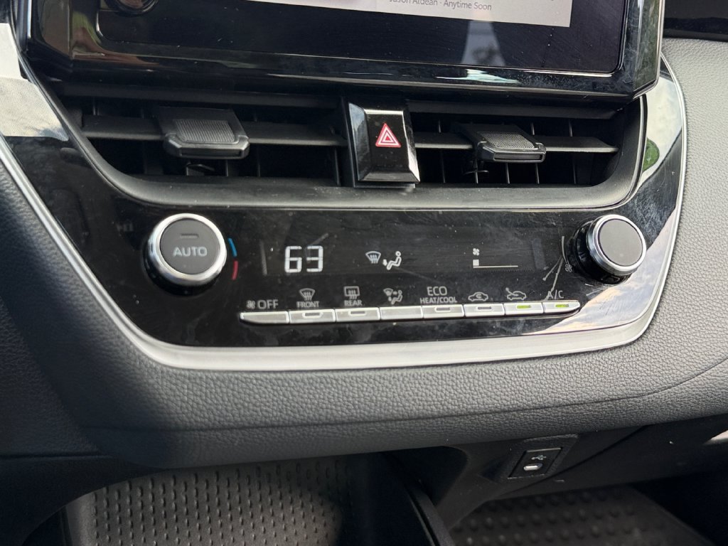 Used 2025 Toyota Corolla LE FWD image 21