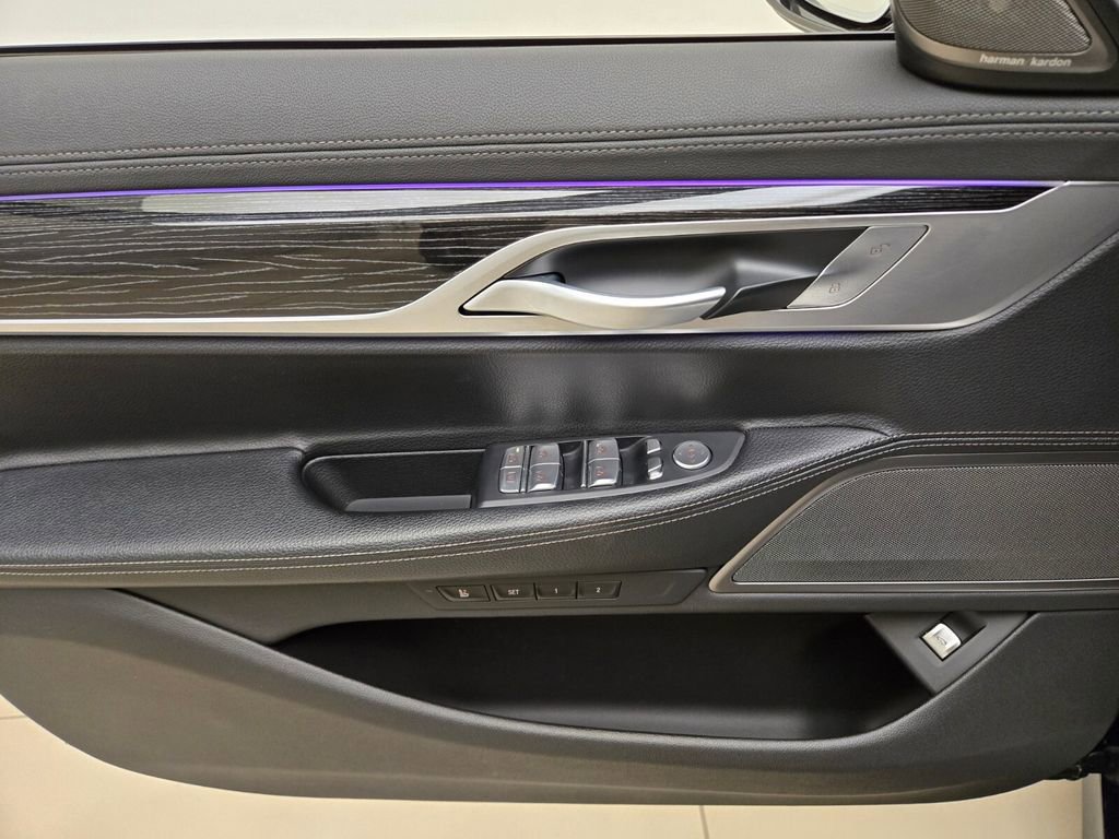 Used 2022 BMW 740i w/ M Sport Package image 30