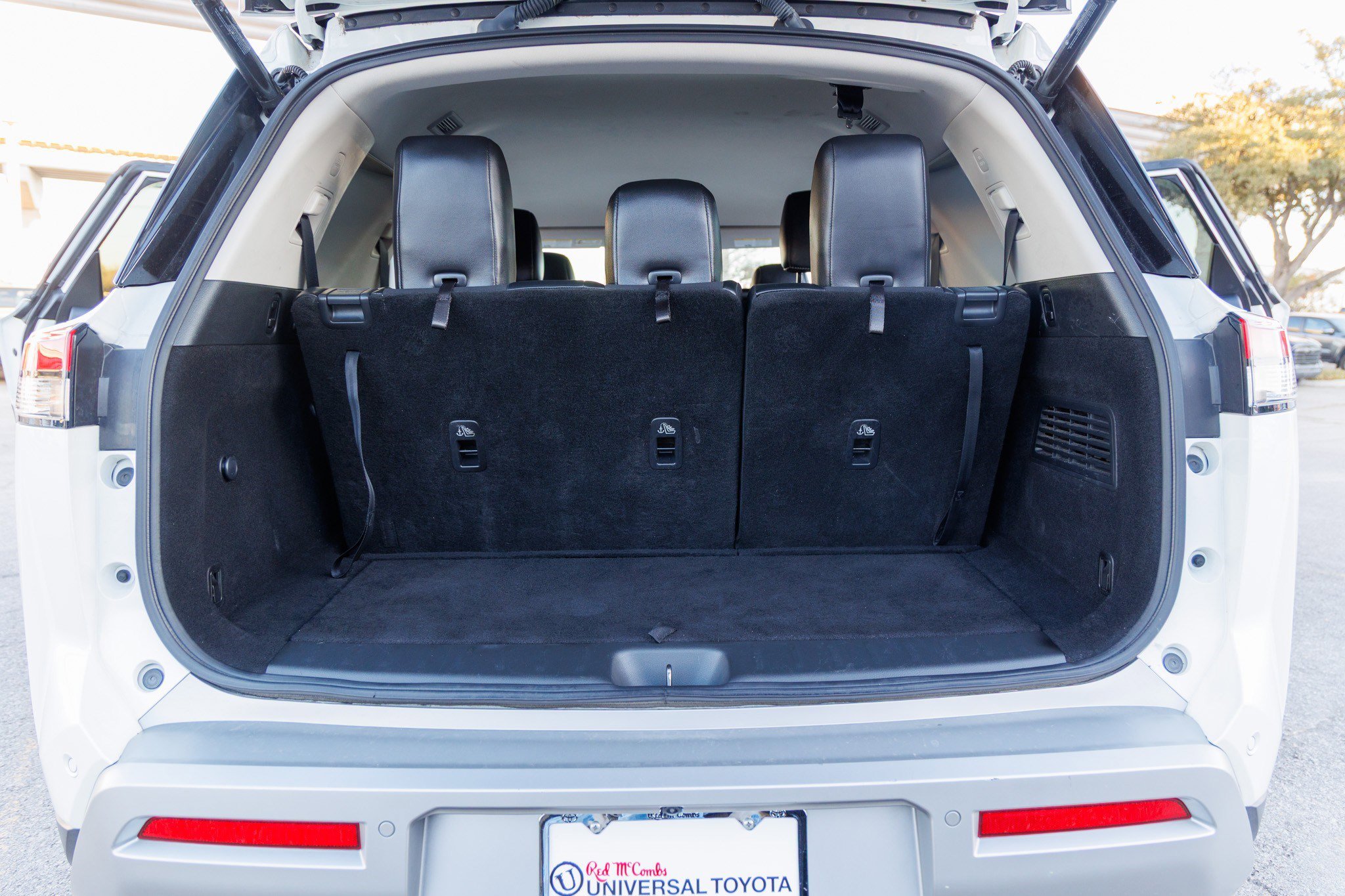 Used 2023 Nissan Pathfinder SL w/ Lighting Package (N92) image 48