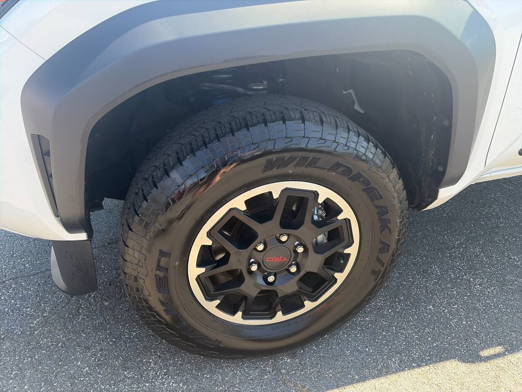 Used 2025 Toyota Tacoma TRD Off-Road AWD/4WD image 32