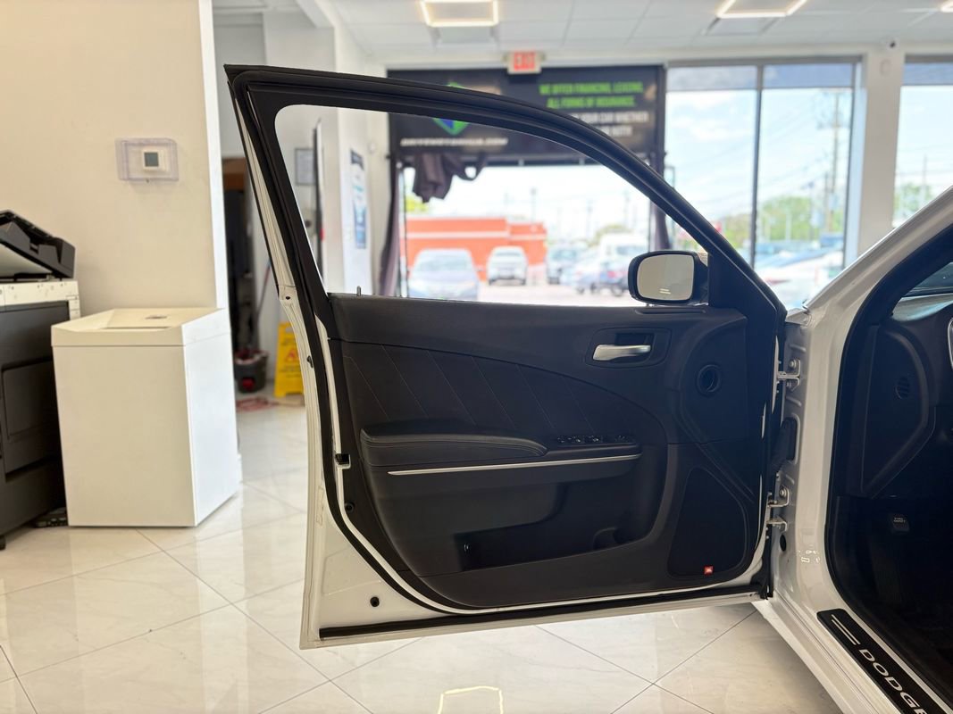 Used 2019 Dodge Charger SXT RWD image 34