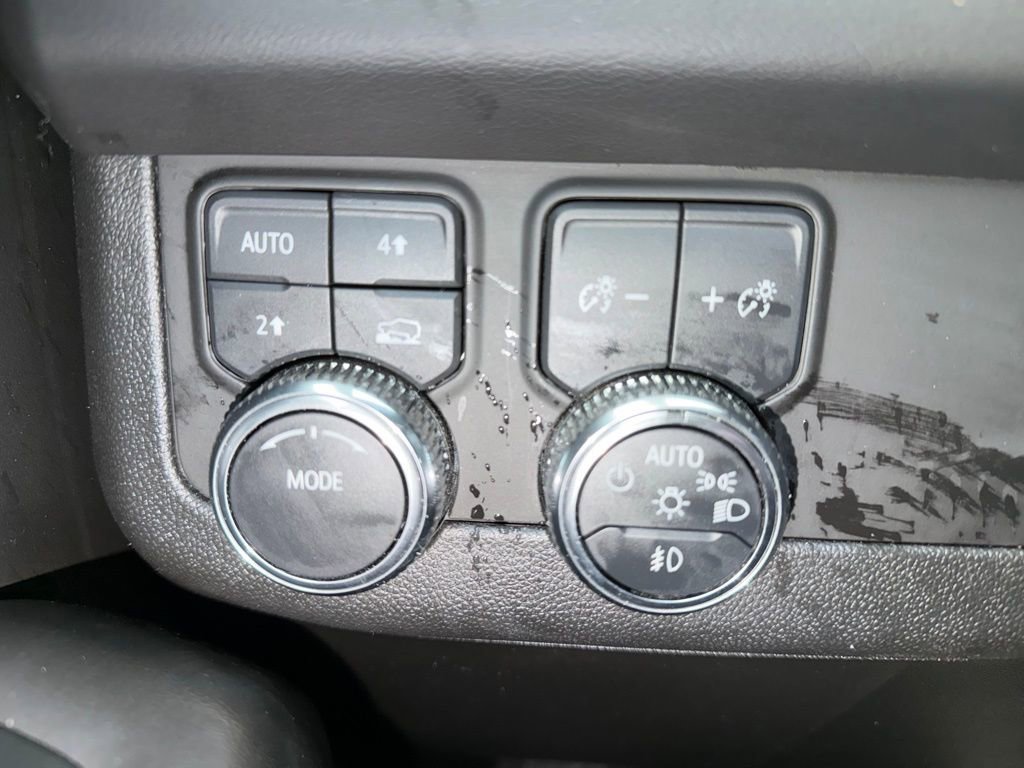 Used 2024 GMC Yukon SLT image 49