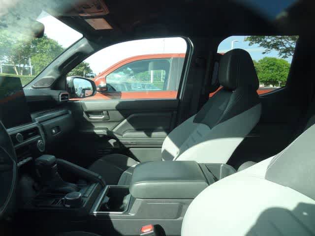 Used 2025 Toyota Tacoma TRD Sport w/ TRD Sport Upgrade Package AWD/4WD image 8
