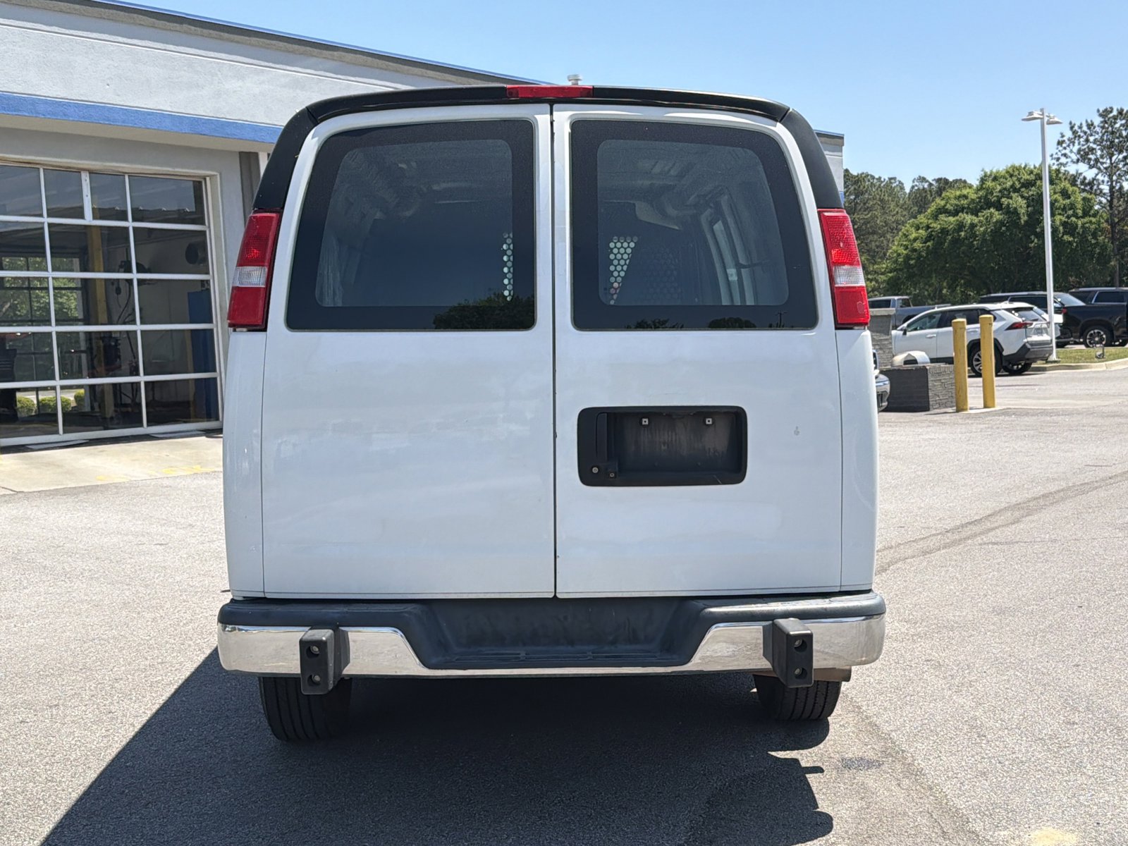 Used 2019 Chevrolet Express 2500 w/ Driver Convenience Package RWD image 11