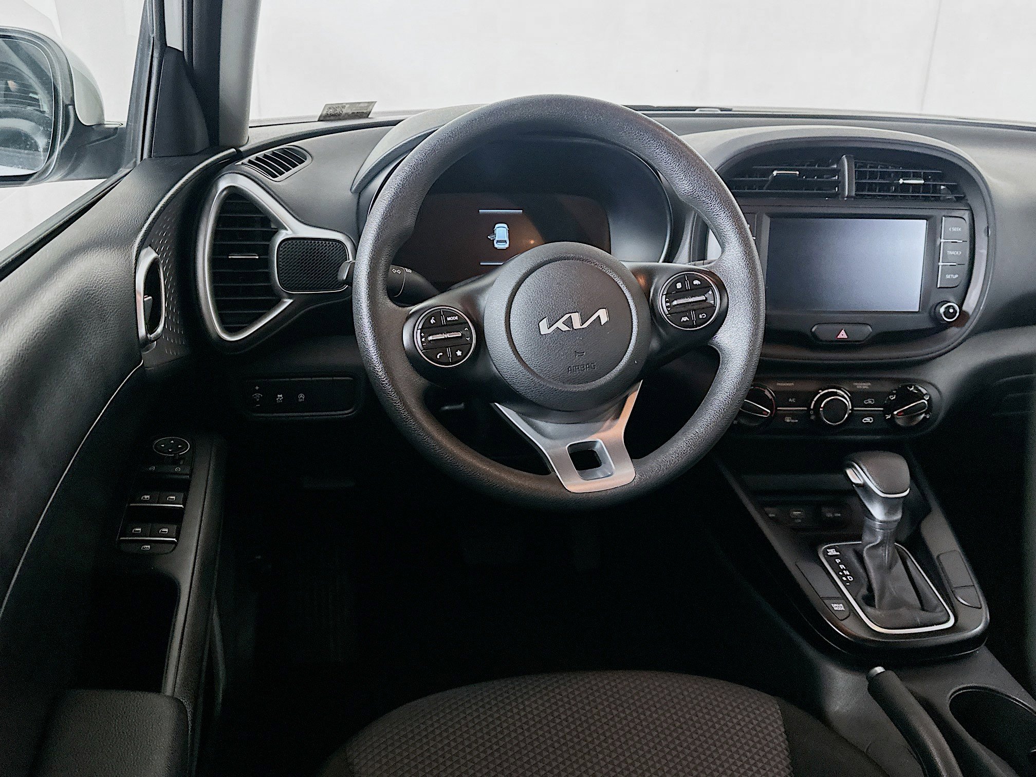 Used 2025 Kia Soul LX w/ LX Technology Package FWD image 18