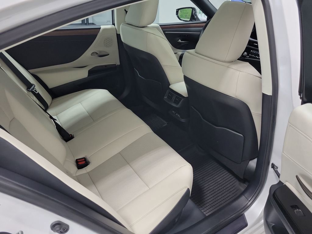 Used 2024 Lexus ES 300h w/ Premium Package FWD image 18