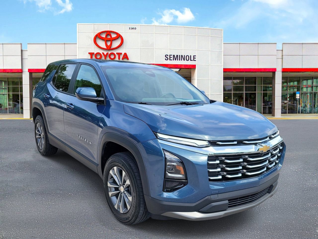 Used 2025 Chevrolet Equinox LT image 2