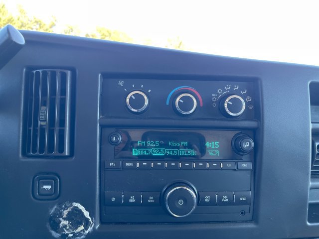 Used 2018 Chevrolet Express 2500 RWD image 23