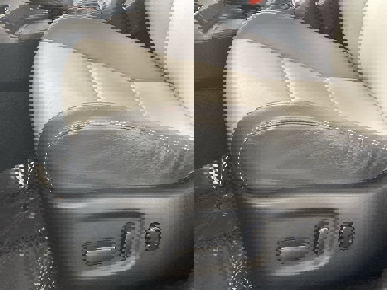 Used 2013 Toyota RAV4 Limited image 19