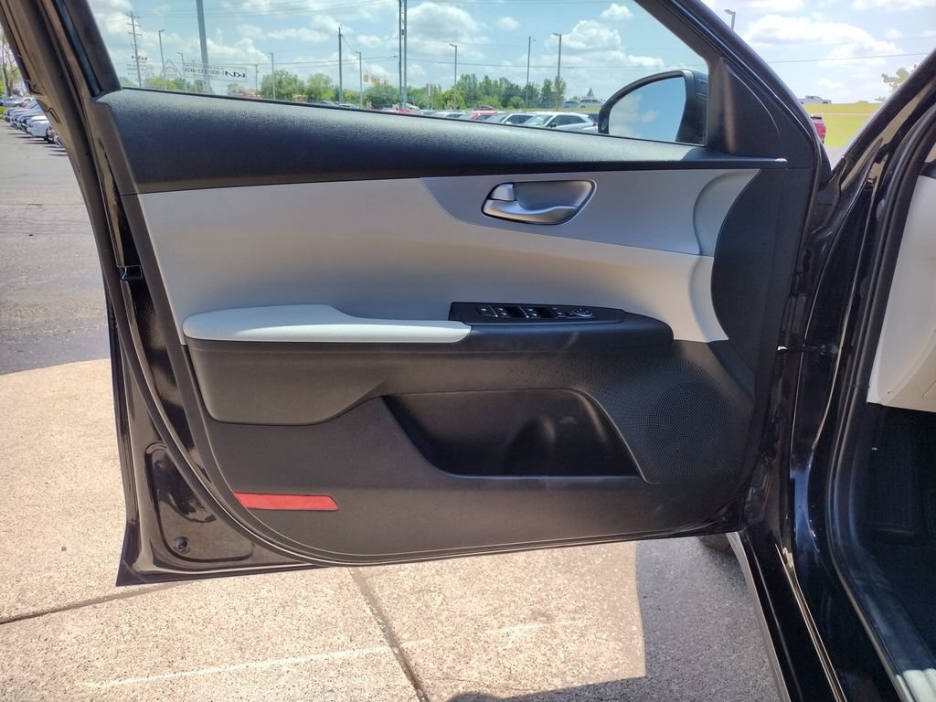 Used 2023 Kia Forte LXS FWD image 17