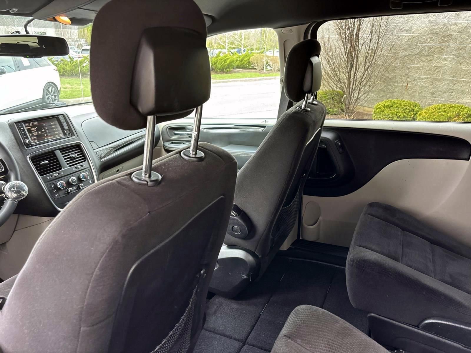 Used 2014 Dodge Grand Caravan SE image 28