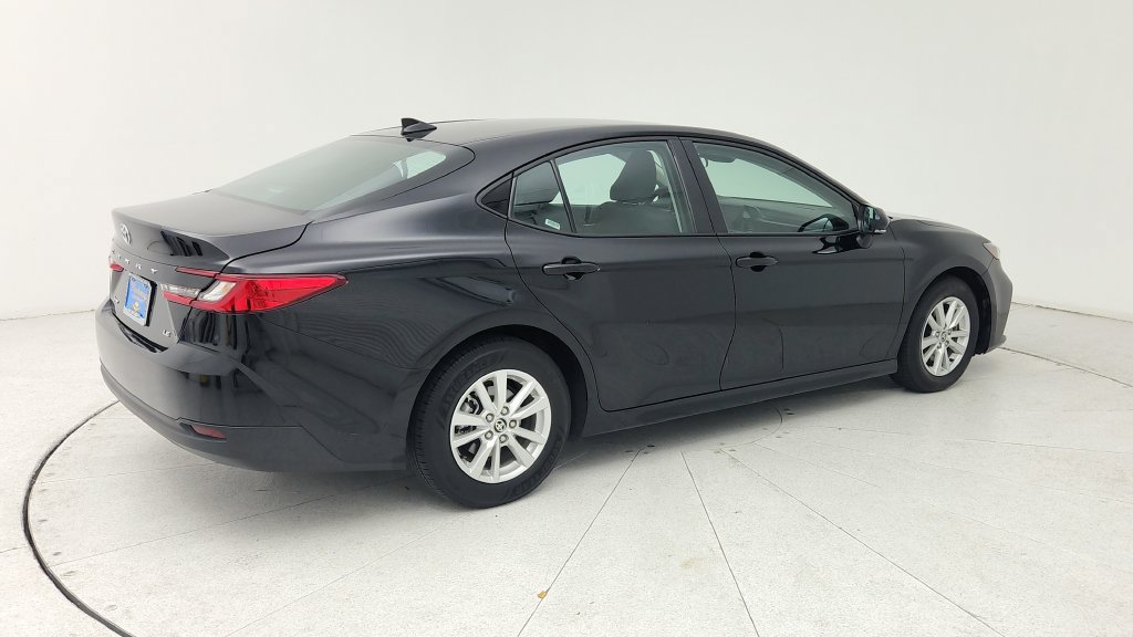 Used 2025 Toyota Camry LE FWD image 7
