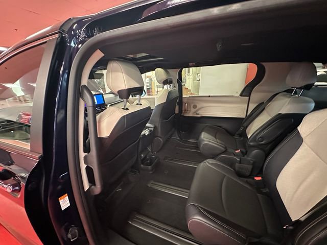Certified 2025 Toyota Sienna Limited image 14