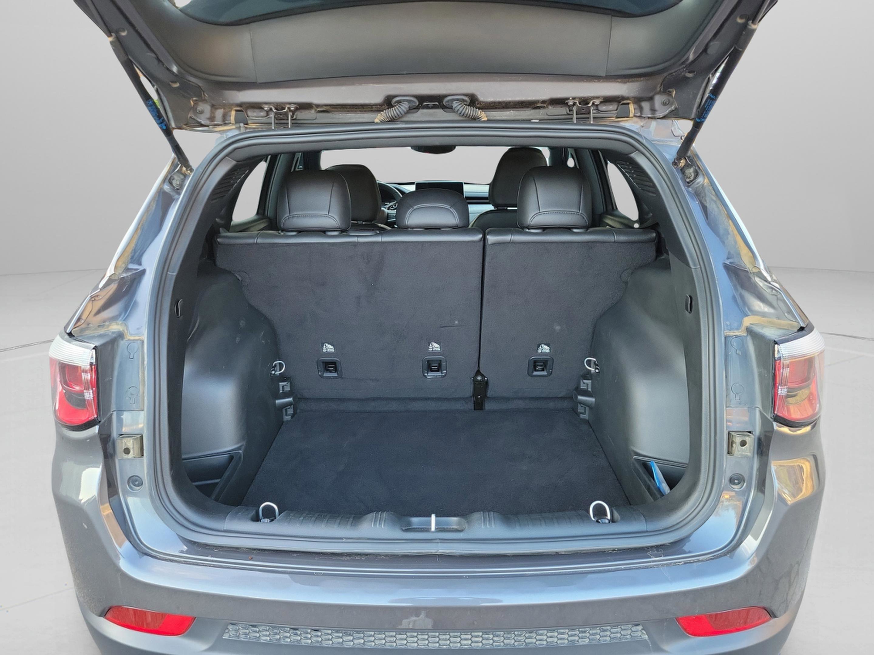 Used 2024 Jeep Compass Latitude image 30