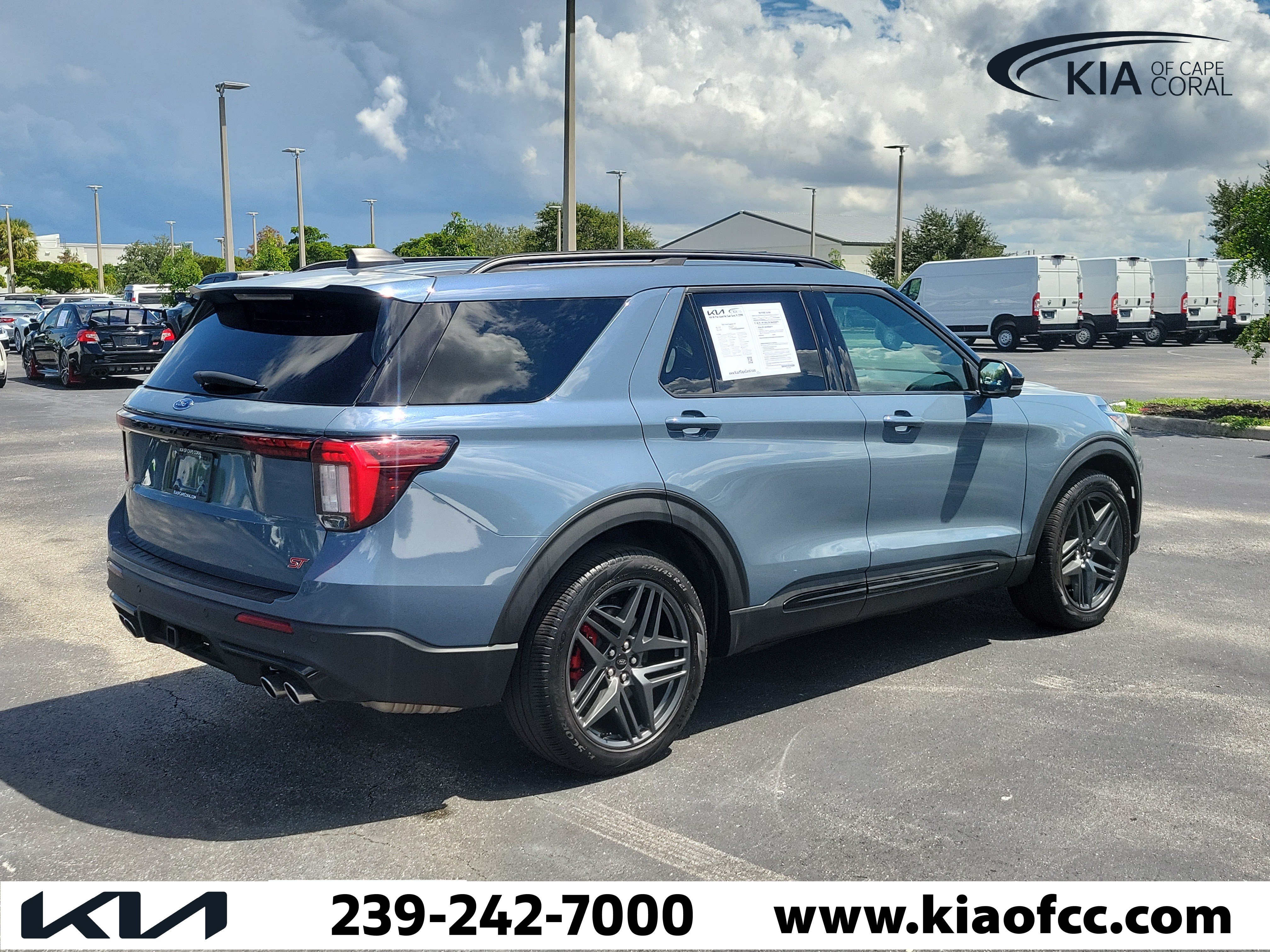 Used 2025 Ford Explorer ST AWD/4WD image 6