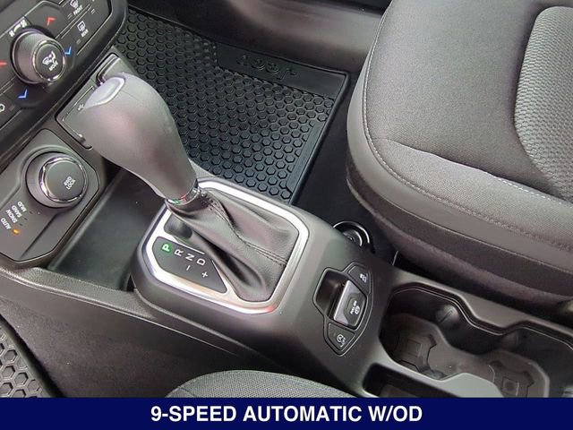 New 2023 Jeep Renegade Latitude w/ Premium Group image 23