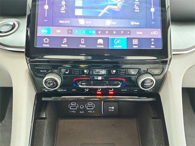 Used 2022 Jeep Grand Cherokee L Overland w/ Advanced Protech Group III image 35