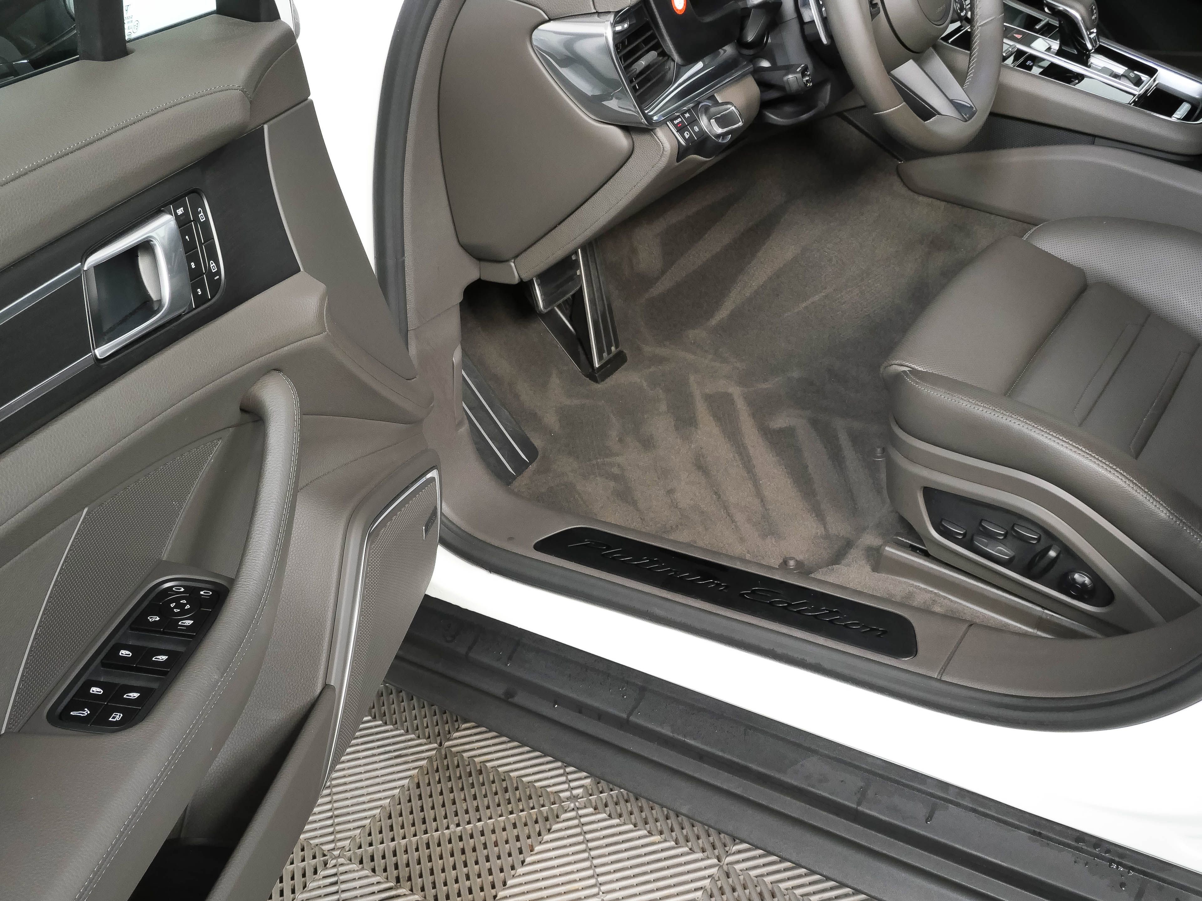 Certified 2023 Porsche Panamera AWD/4WD image 8
