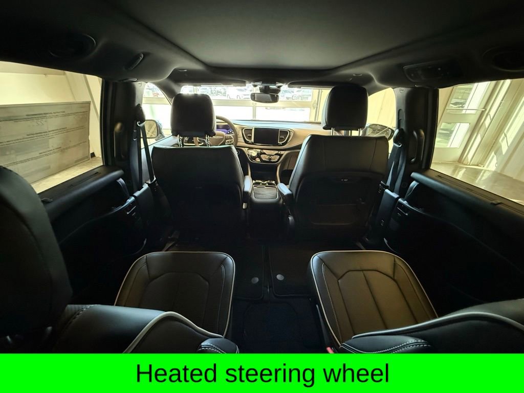 New 2026 Chrysler Pacifica Limited image 12