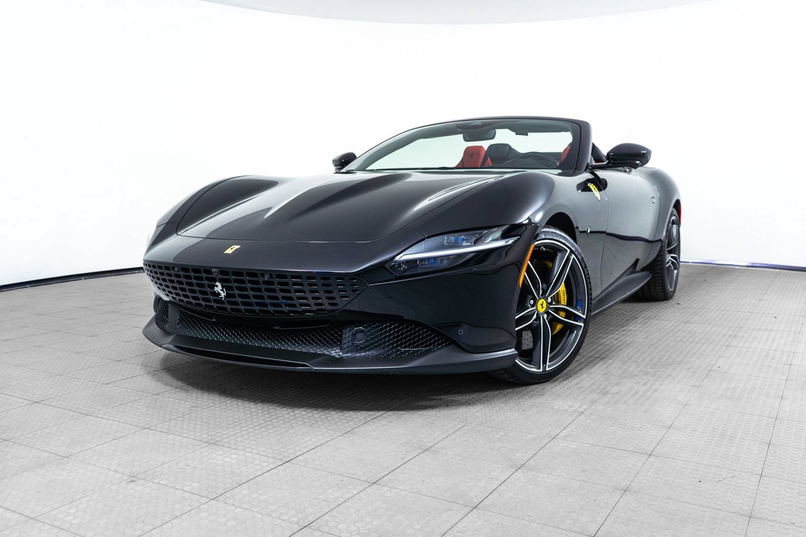 Certified 2025 Ferrari Roma Spider RWD image 1
