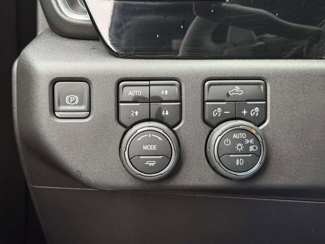 Used 2025 Chevrolet Silverado 1500 LT Trail Boss w/ Convenience Package II AWD/4WD image 21