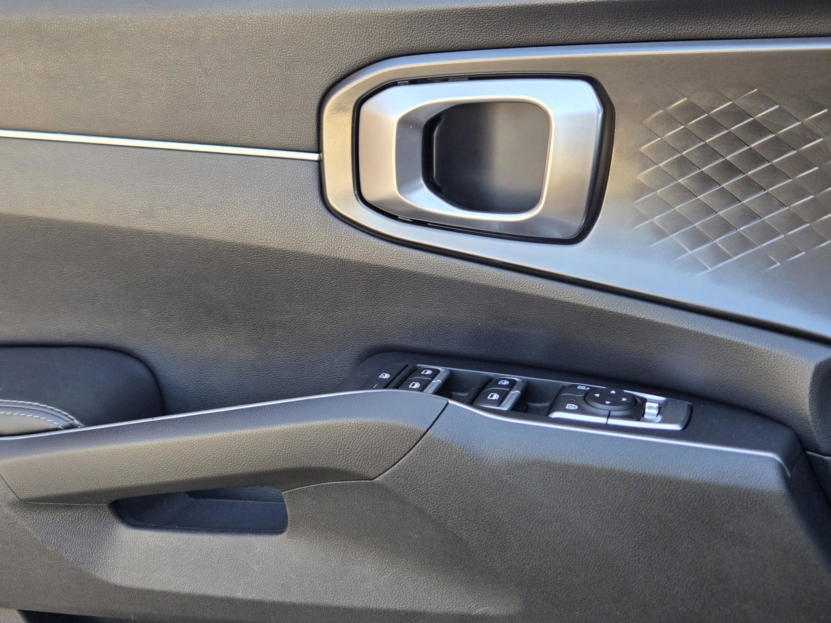 Used 2022 Kia Sorento LX image 30