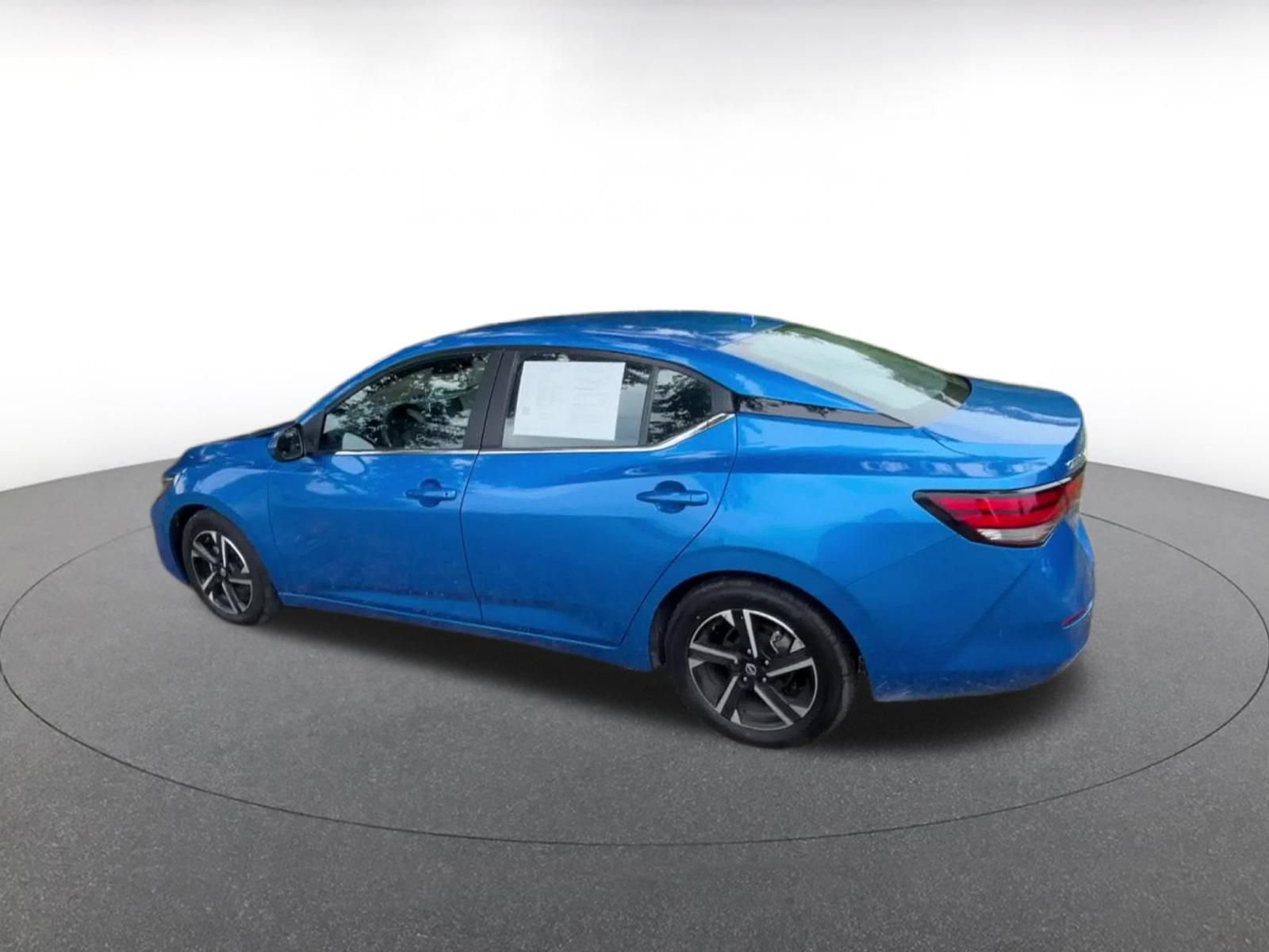 Used 2025 Nissan Sentra SV FWD image 10