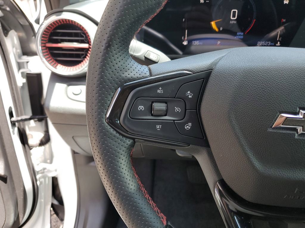 Used 2024 Chevrolet Trax RS FWD image 23