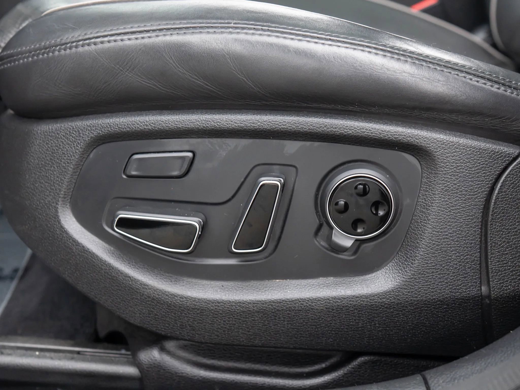 Used 2015 Hyundai Genesis 3.8 w/ Option Group 04 image 44