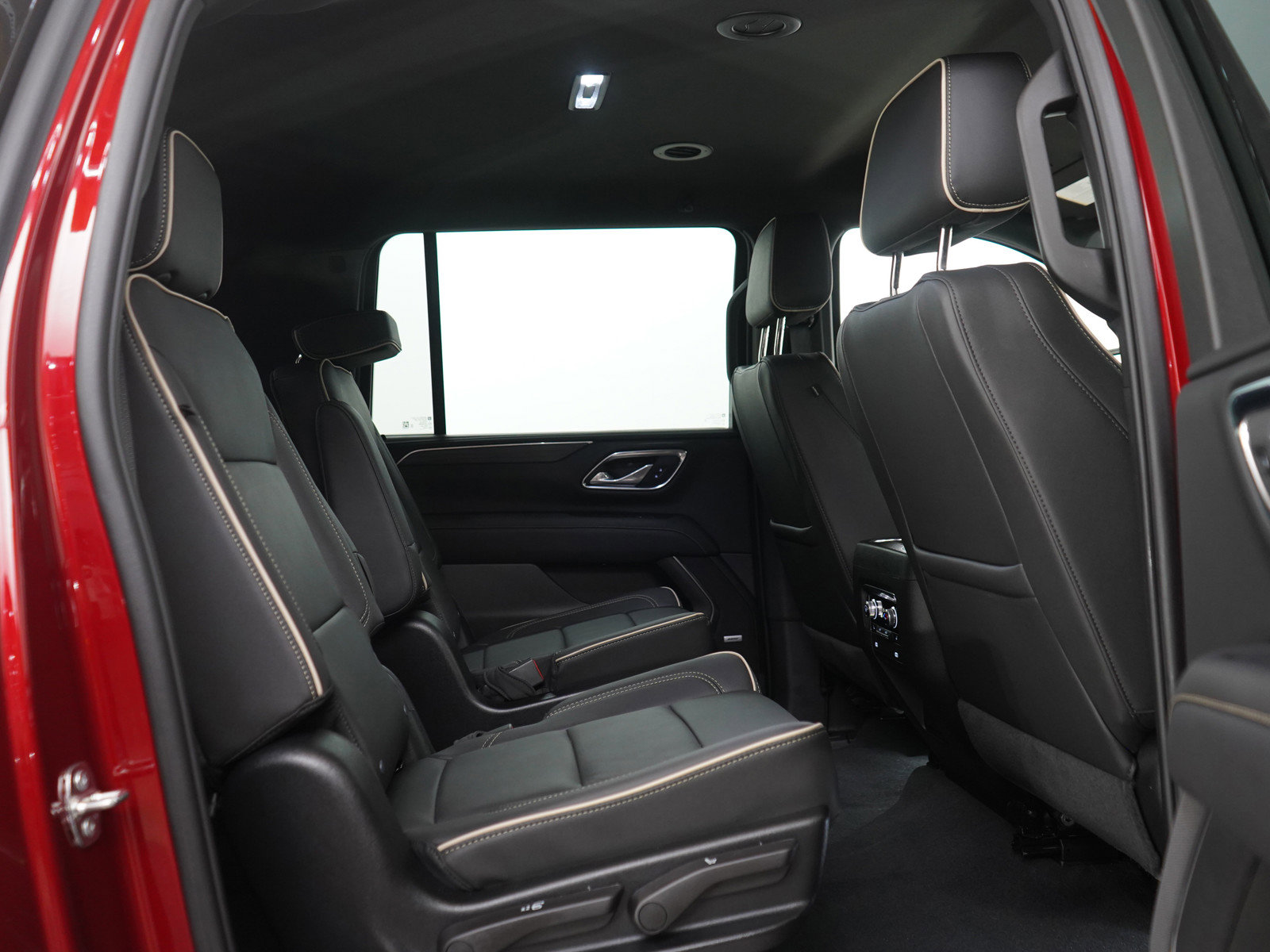 Used 2024 GMC Yukon XL SLT w/ SLT Luxury Package AWD/4WD image 13