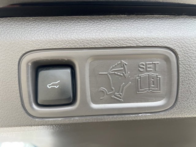 Used 2021 Ford Expedition Limited image 10