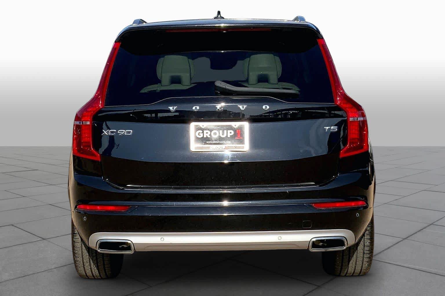Used 2020 Volvo XC90 T5 Momentum w/ Protection Package Premier FWD image 5