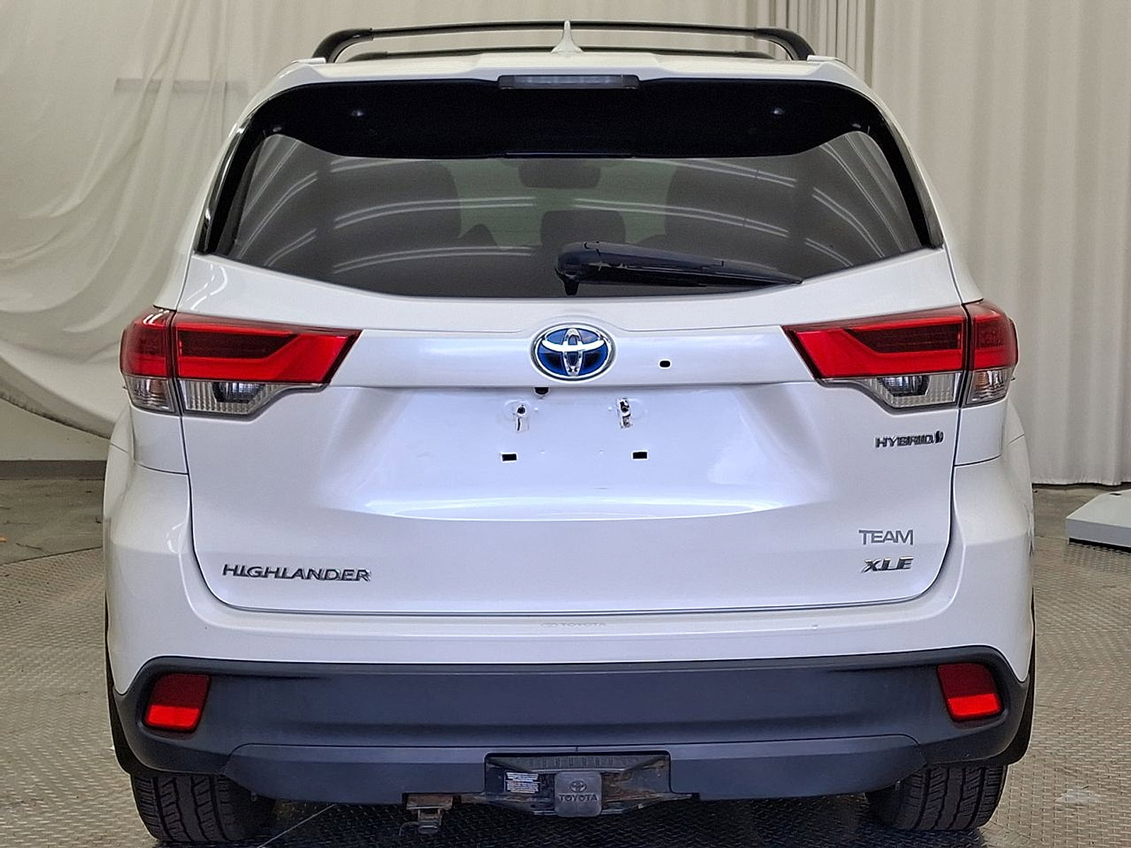 Certified 2018 Toyota Highlander XLE AWD/4WD image 23