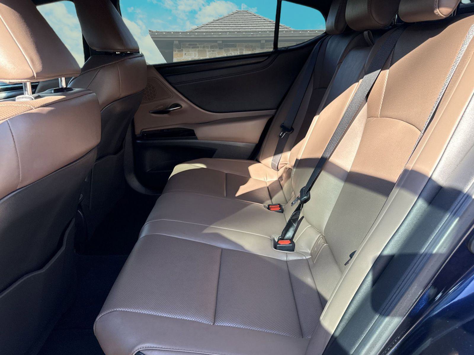 Used 2025 Lexus ES 300h image 15