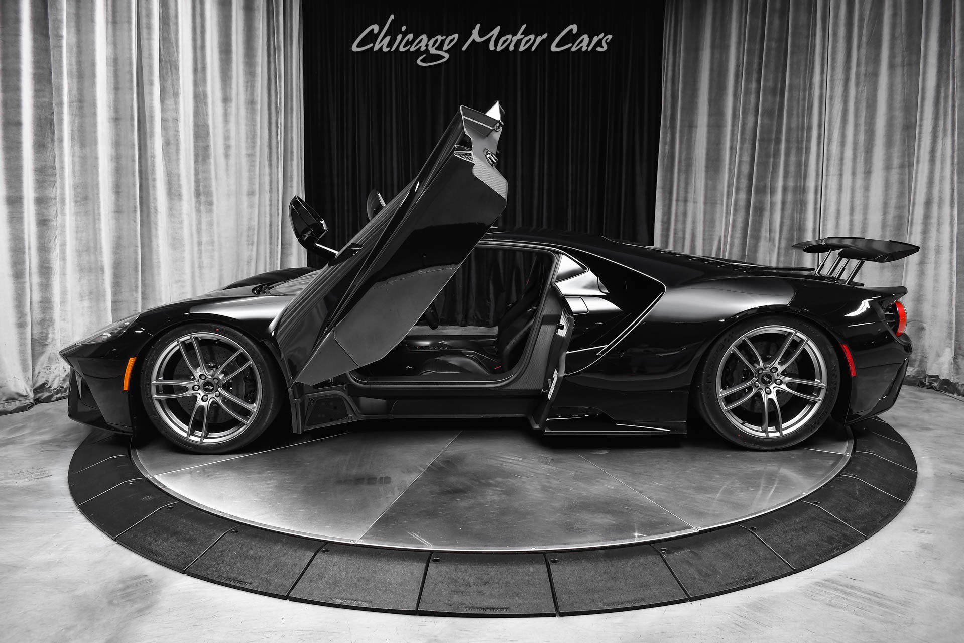 Used 2021 Ford GT RWD image 27